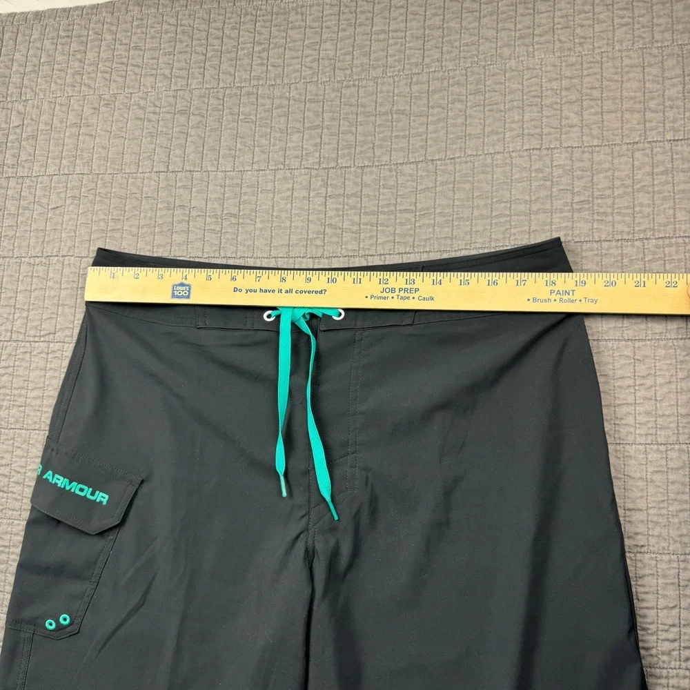 Under Armour HeatGear Mens 36 Board Shorts Black Cargo Swim Trunks